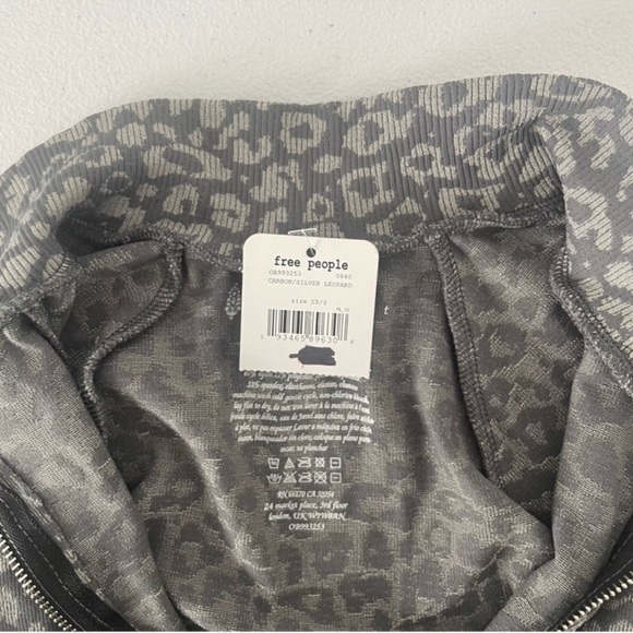NWT FREE PEOPLE Leopard Print Zip Turtleneck Top In Carbon Silver Size XS/S - Picture 7 of 7
